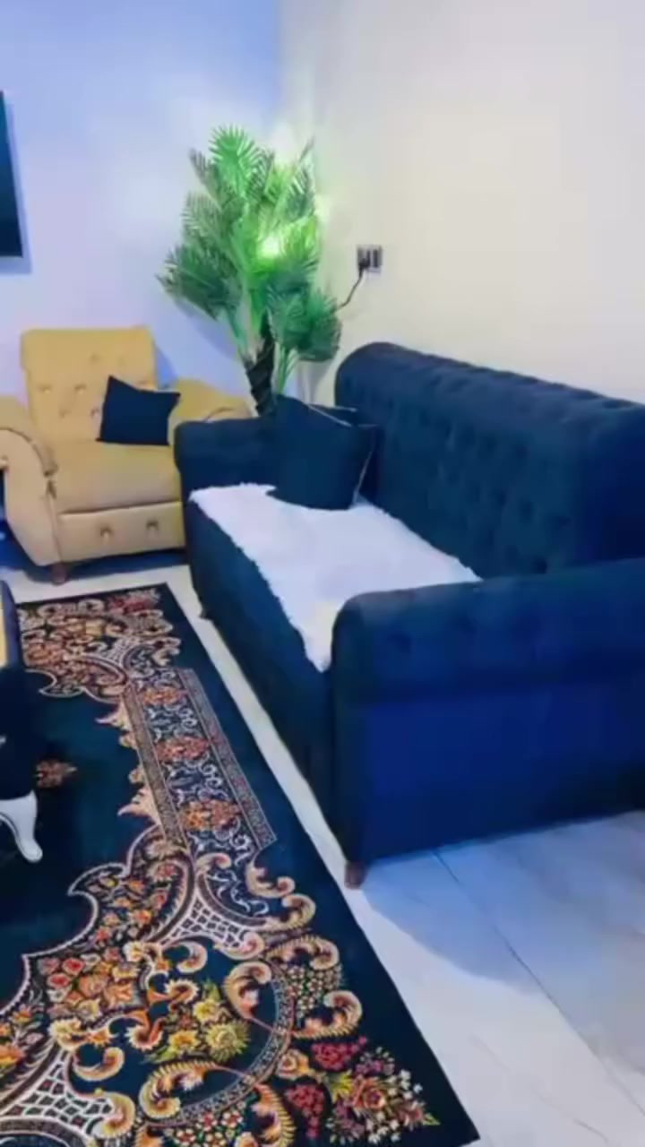 سلام عليكم عندي تخم 10 مقاعد وديوان 14 مقعد تسكام نضيفات كلش اخو الجديد
الديوان مع الطبلات سعره ٤٥٠ 
وتخم مع طبله وسطيه السعر ٣٥٠ 
للامانه أي كسر مابيهن والسنفج أبد منازل 

عنواني التراث 
***********
