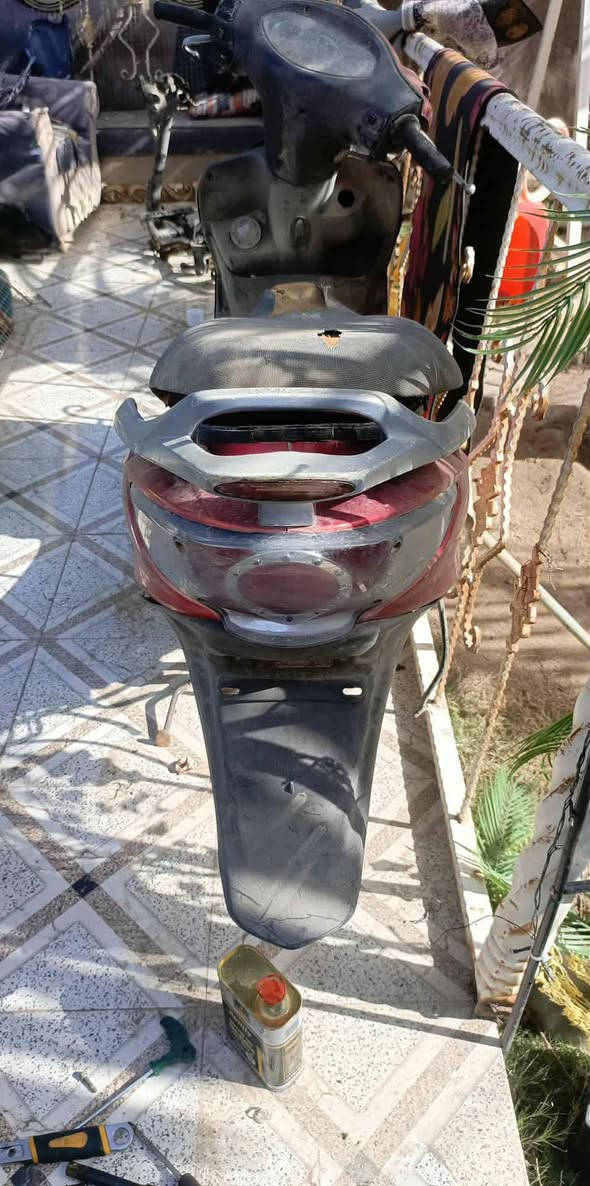 دراجه جي٤ للبيع نضيفه احلى من الصوره عوزه فقط عقل ومكينه ب٩٥وبيه مجال
للتواصل***********
