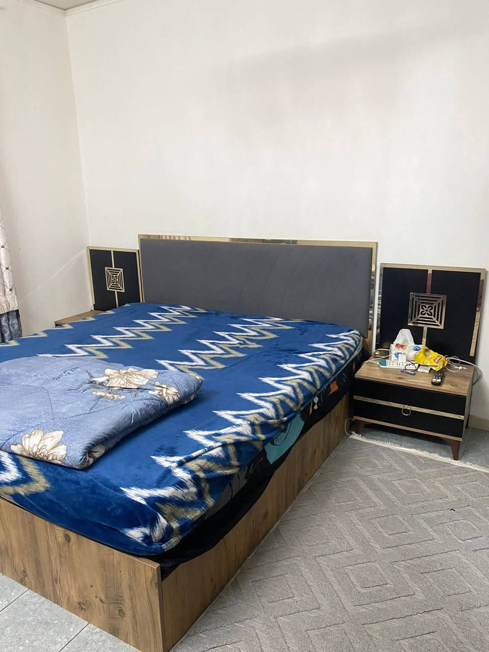 مرحبا ..
كاونتر hdf مرمر طبيعي نظيف جداً بدون أي ضرر يرهم لشقه 120 غربي 
غرفه نوم 5 قطع نظيفة جداً بدون أي ضرر الاستفسار خاص 
*********** واتس
