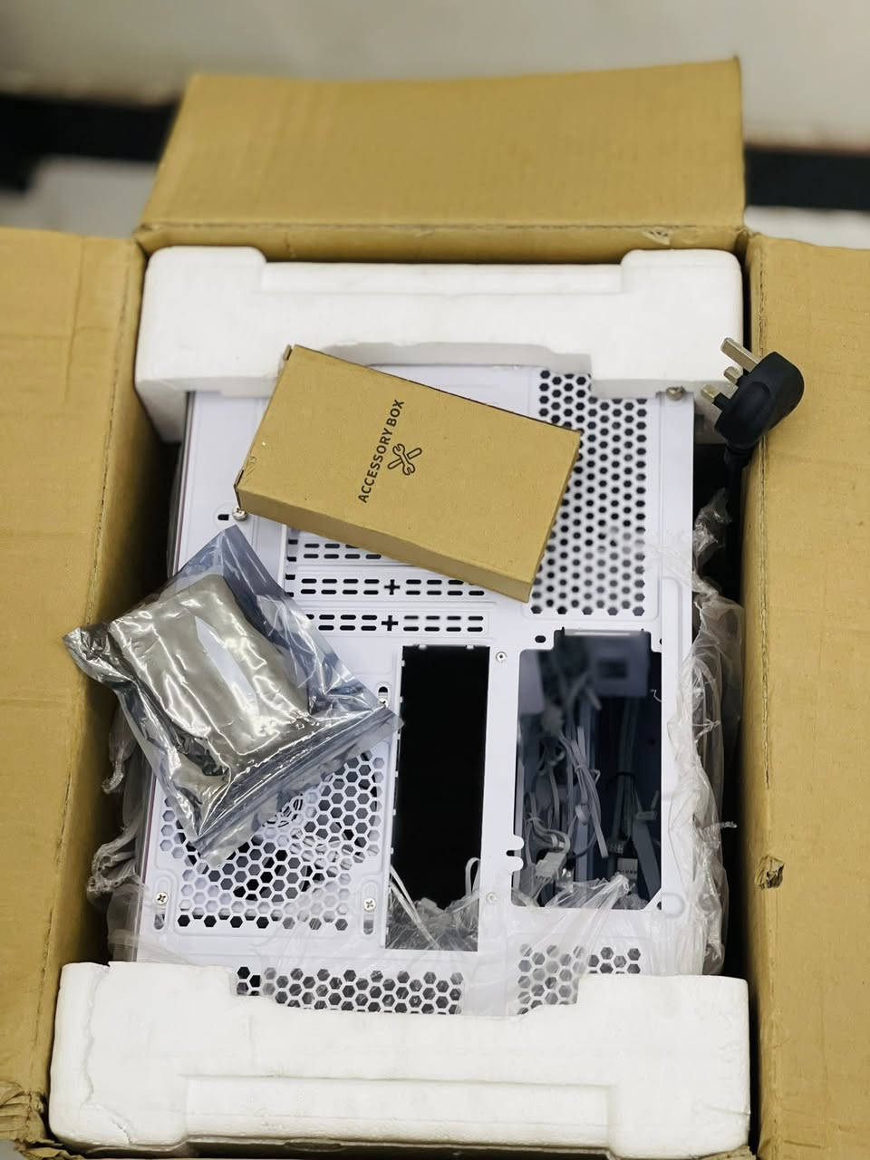 سلام عليكم عندي هاي تجميعه وصلت بيها عل نص وحتاجيت فلوس موصفاتها معرفه
مذر بورد Gigabyte Z690 UD

باور سبلاي  CoolerMaster. 750W

معالج Intel Core i5-14400F. 

كيس فارغ بي 7 فان وهب حترافي كامل جديد ما مشدود بعده بل لزكه 

مكاني بغداد بلديات رقمي*********** متواجد واتساب ملاحضه مابيع قطع كامل أبيع ماعرف بل سعر ولله قيم وطيني سعرك
