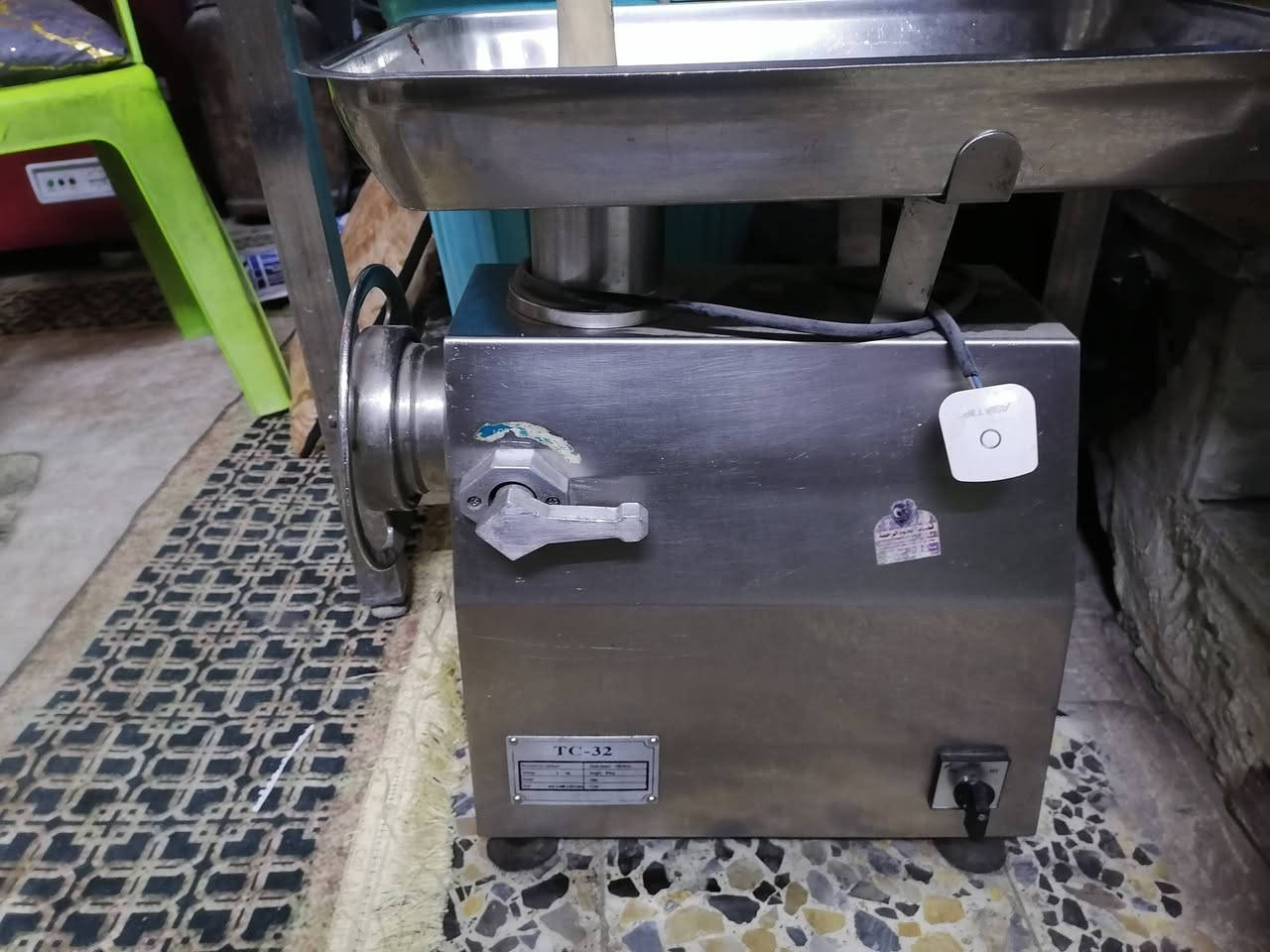 مثرامه لحم GK 32باب اول سل ستيل وزنها 61 كيلو +ميز طول ٢متر سل ستيل + ١٣٥ شيس سل ستيل للبيع رقم الجوال *********** موجود واتس اب
