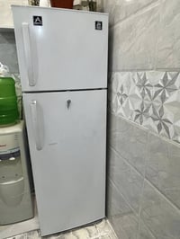 ثلاجة عدد 2 1- ثلاجة متين 18 قدم نظيفة كُلش سعرها 200 الف وبيها مجال  ...