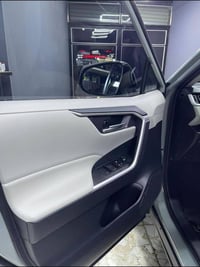 بسم الله راف فور موديل ٢١ هايبرد بانزين سياره فول بدون ايرباك لون مميز...