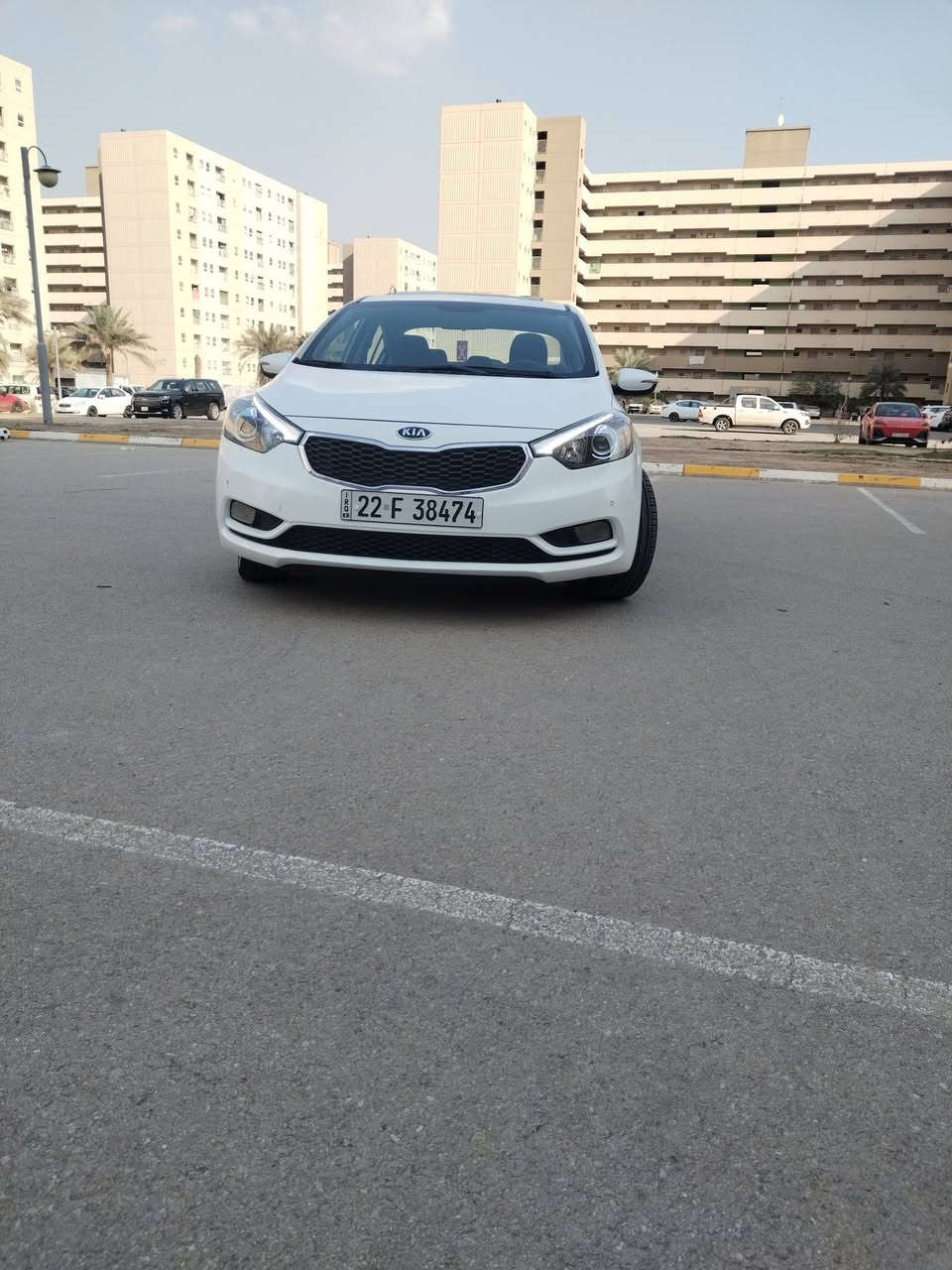 سلام عليكم للبيع كيا سيراتو موديل 2014 فول موصفات عدا بصمه رقم اربيل بأسمي سياره  مكينه 1600 دوش 
لد امامي خلفي شاشه وكامره خلفيه 
تبريد امامي خلفي مري شفط
تحكم ستيرن جهتين ثلث انضمه قيادة
خمسه ويل كب + فتحه سقف 
كير مكينه تبريد مكفولات 
سياره بيها صبغ بين الباب وجاملغ عندي صورها قبل مااصبغها 
مكان سياره بغداد مجمع بسمايه 
وسعر خاص او اتصال (***********
