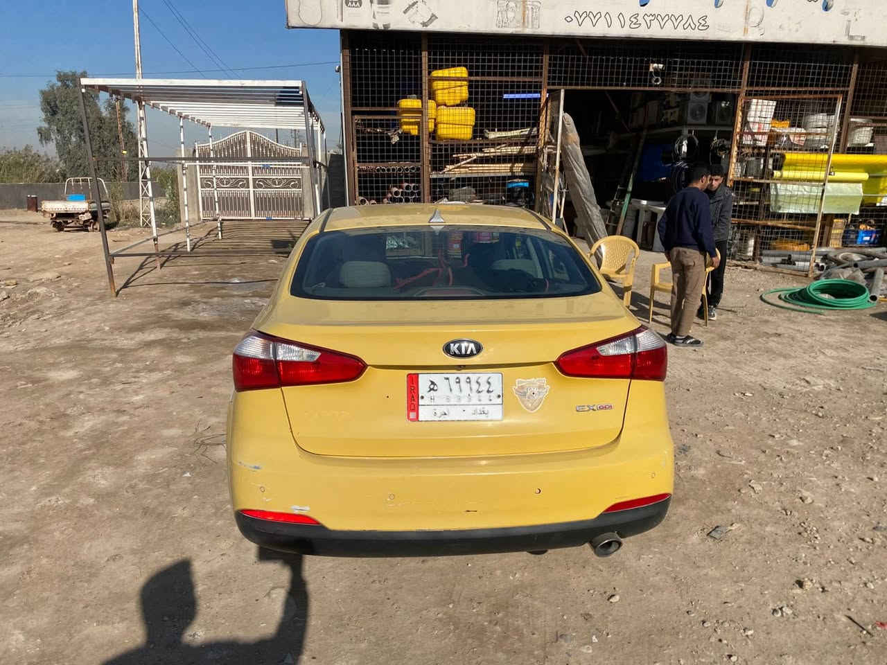 سلام عليكم
كيا فورتي وارد امريكي 2015
محرك GDi
كيرAT
تحكم استيرن
مري شفط
مكلف بل نشر رقم صاحب السياره 

0772 881 9175
