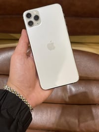 ايفون 11pro max ذاكره 256   الجهاز مستبدل بطاريه فقط اصليه والباقي كله...
