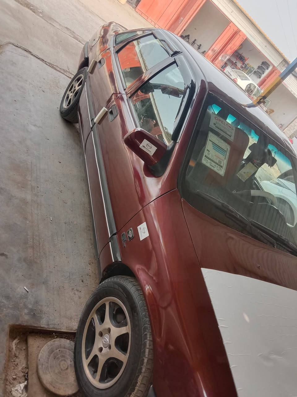 اوبل فكترا 1991 رقم انبار محرك 1800 كير عادي مصبوغه عام للجماليه كير ومحرك مكفولات ترهم بيع أو مراوس حسب القناعه السعر 31 بيهه مجال مكانهه رمادي جويبه لاستفسار ***********
