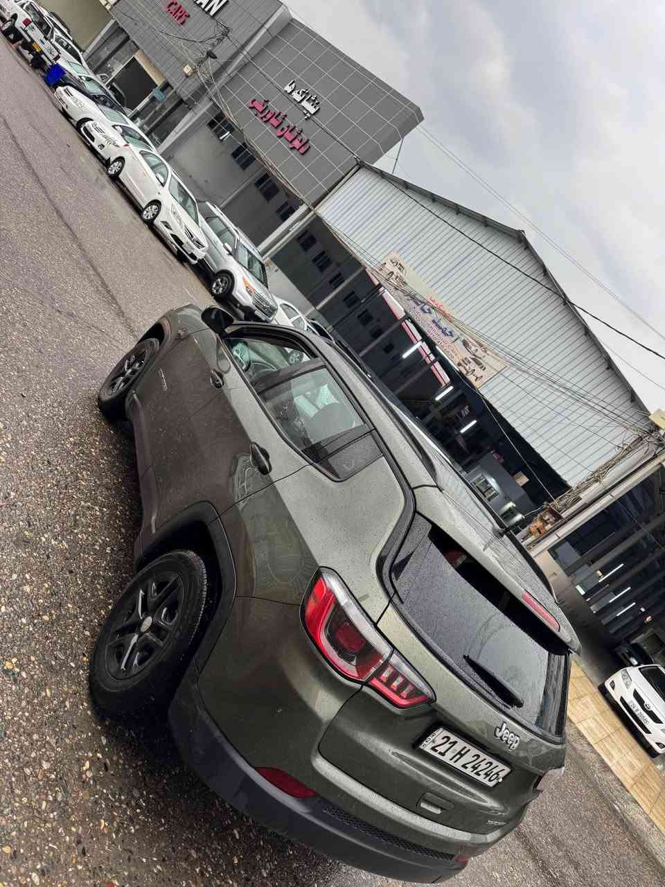 حيب كومباس موديل ٢٠١٨ 
سيارة بدون صبغ كير محرك كهربائيات كل بشرط سيارة باسمي تحويل وكالة بشرط سعر ١٢٢ ورقة ومجال مكاني دهوك
*********** دهوك, العراق
