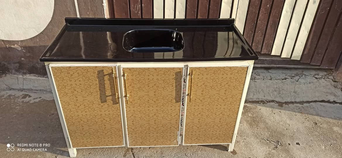 للبيع سنك متر و30 كرانيت شغل ثقيل نظافه 90% المكان موصل رشيدية السعر 90 بي مجال
الرقم***********
***********
