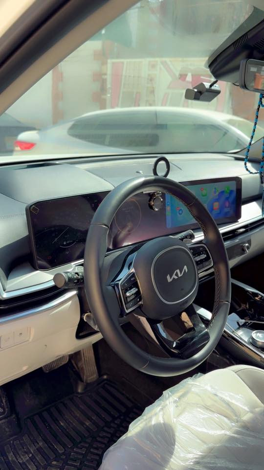 ***********
سورنتو 2025 ماشي 6000 زيرو 
كفالة من التعديل و التكحيل 
ما عدا طخة بلباب و رصعات ٧ بلقمارة 
فول مواصفات 
داتا شو 
دوس جانبية 
عداد ليزي و ليس رقمي 
رقم اربيل 
كشنات كهرباء 
شاحن واير لس
دبل كامرة خلفية و وسطية 
ويل ٢٠ 
مكانها القطاع
