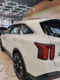 كيا سورنتو للبيع موديل  24ماشيه 38الف محرك 6سلندر بيها بارد بصندوك وشخ...