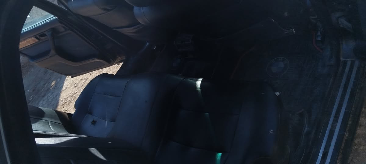 سلام عليكم بي ام 735محرك مفتوح لا بخار ولا دخان كير  اوتو ميكانيكي مو كهربائي يتاخر بالنمره الا يحما يرجع طبيعي اكسل لا صوت ولا ونه اكسل رون ناصي خرفتهه زينه كهربائيات كامله بيهه ضربه مقدار شبر بنيد وجاملق جهت السايق من يم السكن حداديه اماميه زينه خلفيه تعبانه رقم انكليزي سنويه لل27تحويل مباشر مطلوبه 500مرور ينكطعن سياره جاهزه للشارع ترايك وين متريد سعر 35مكاني ابو غريب *********** بيه واتساب
