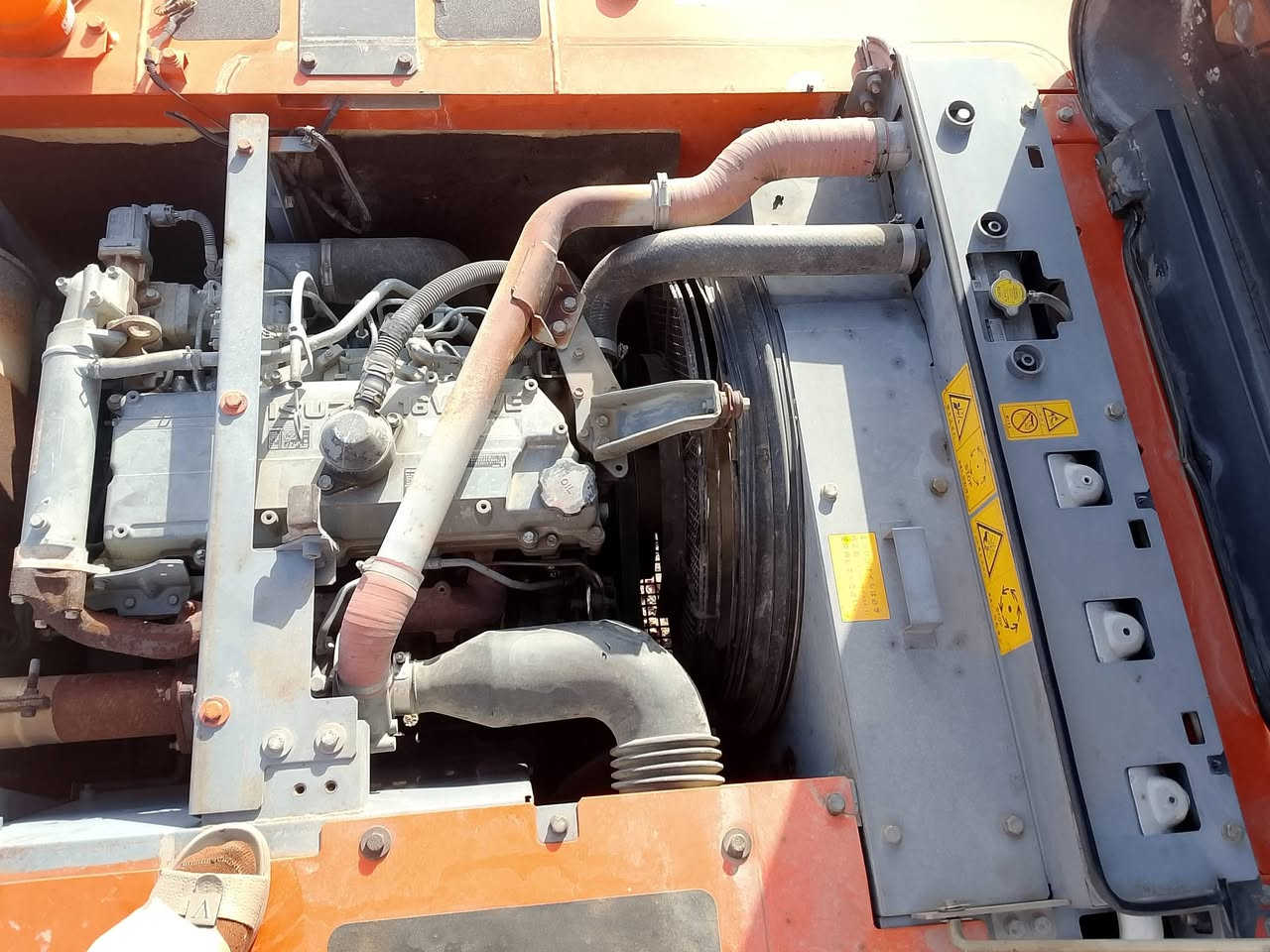 حفاره للبيع 13ياباني اصل مكفوله من مضخه محرك حداديه سنويه مجدده سنة 30بسمي تحويل  ساعات العمل 11الف الشراي يتصل ***********. *********** مكان النعمانيه
