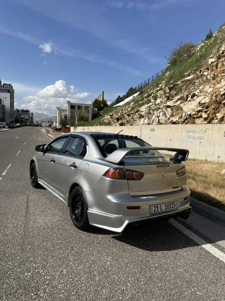 بسم الله الرحمن الرحيم
لانسەر قرش مۆدێلی ٢٠١٧ مەکینە ٢٠ مەرغوب بێ بۆ یاخ  
خلیجی ناوزەرد . گێر ئۆتۆماتیک 
ئاوێنە ئیشارەت .. دوگمەی تراکشنی هەیە سەیارەکە
٤ تایەی تازەی لە ژێرایە .. 
شاشە ئایپاد و کامێرە . باڵێ ئیڤۆ . ئاوێنە باتمان . 
سکوبی جامەکان .دڤیوزەری بۆ دانراوە .. 
سەیارەکە زۆر پاک و جوانە 
پشت و پێش کەپس و گێر و مەکینە و تەبرید بە شەرت .
تازە سێرفس کراوە هایدرۆلیکی گێر و سوکانی تازەیە 
رۆنی مەکینەی تازە گۆراوە هەموی بە شەرت
سەنەوی تا ٢٠٣٠ تازەیە پلێتی رقەمی تازەیە تەحویل و وەکالە و خرامە بە شەرت سەیارەکە تا بڵێ مالی دۆست و بێ سەرئێشەیە 
رەسمی سۆنەرەکەشی دانراوە .. 
ماوەی رۆیشتنی سەیارەکە ١٥٥٠٠٠ 
نرخی 121$ معامەلە سەیارەکە لە سلێمانیە
ژم. *********** 
***********
