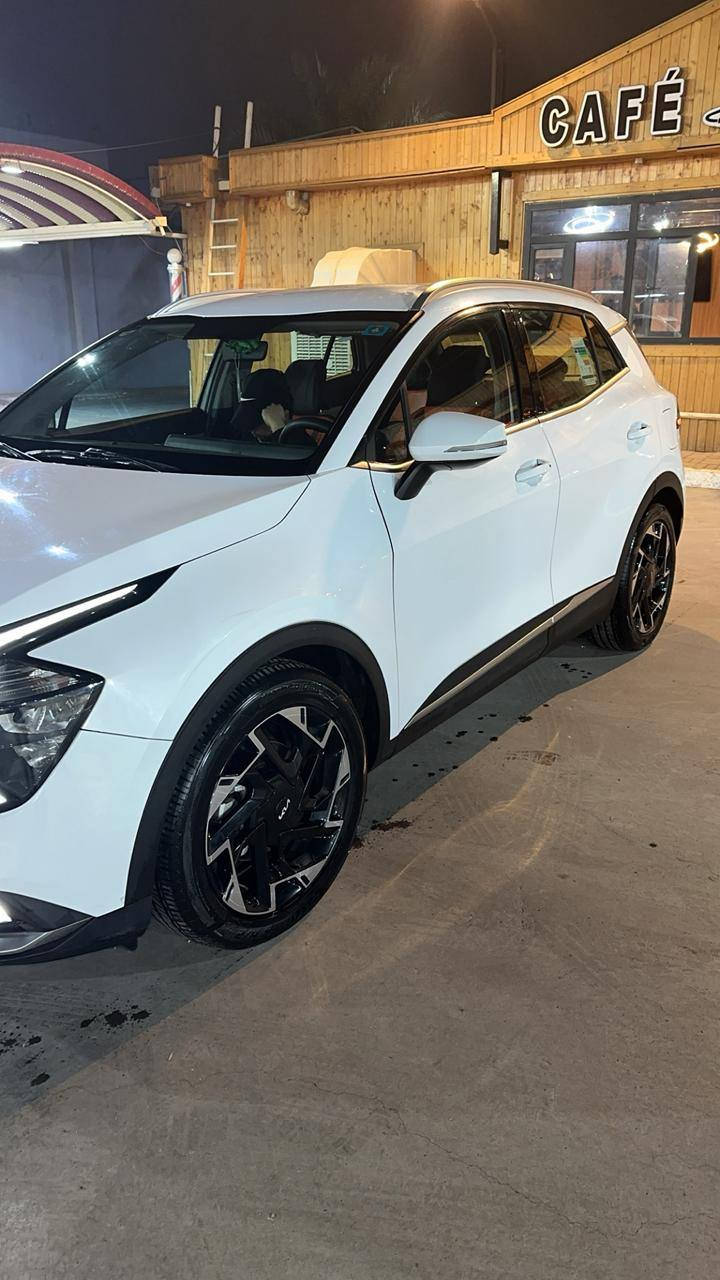 سبورتج
مديل 2023
نص فول 
خليجي خليجي 
السياره نضيفه ومابيهه اي شي 
بس 2 رصع خفيفه بل بنيد
و2 رصع خفيفه بل قماره
***********
بغداد زيونه
