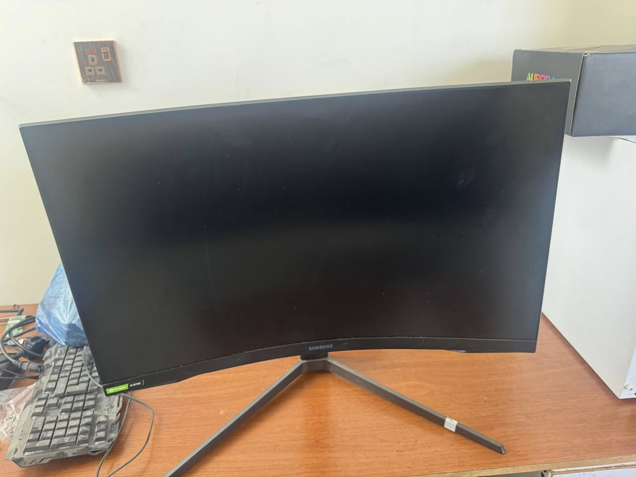 شاشتين عاطلات 
1msi 27 180 2k
سكتت وحدها اتصور من الكهرباء 
2 sumsung g7 
اخوي الصغير ضربها وصار بيها خط وبعد فترة شي اسبوع كامت متعرض فد مرة 
ثنينهم ب 40 
اي استفسار خاص 
***********
واتساب او اتصال
