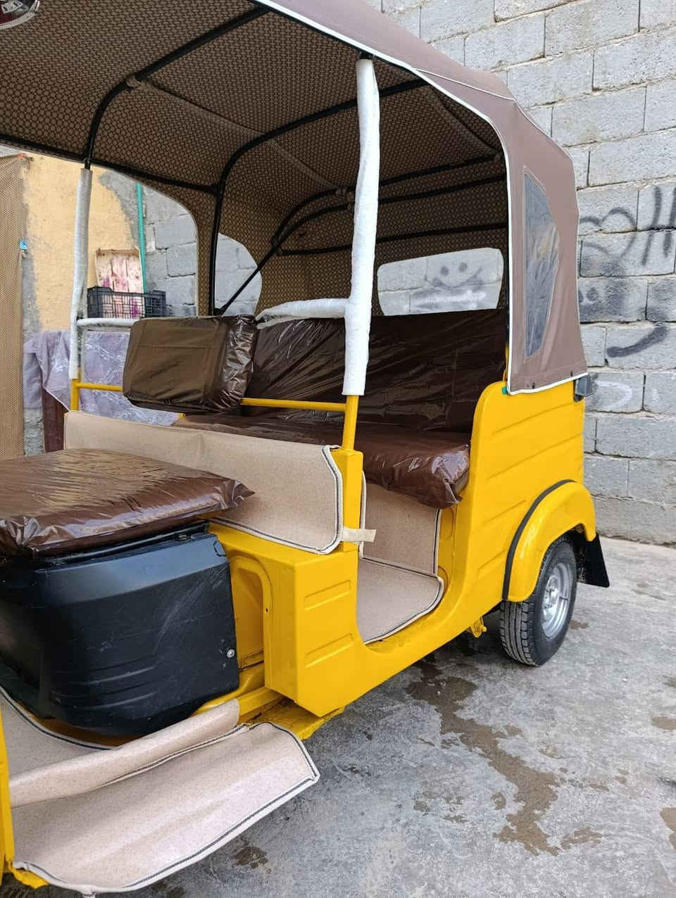 السلام عليكم تكتك للبيع موديل 2019 بشهر 11 بيه مكينه مال 20  مصبوغه لجماليه فقط المكان كربلاء ام داخلي اوراق التكتك  سعره 4 و 500  وبيه مجال رجان لا طب خاص مكلف بل نشر ***********
