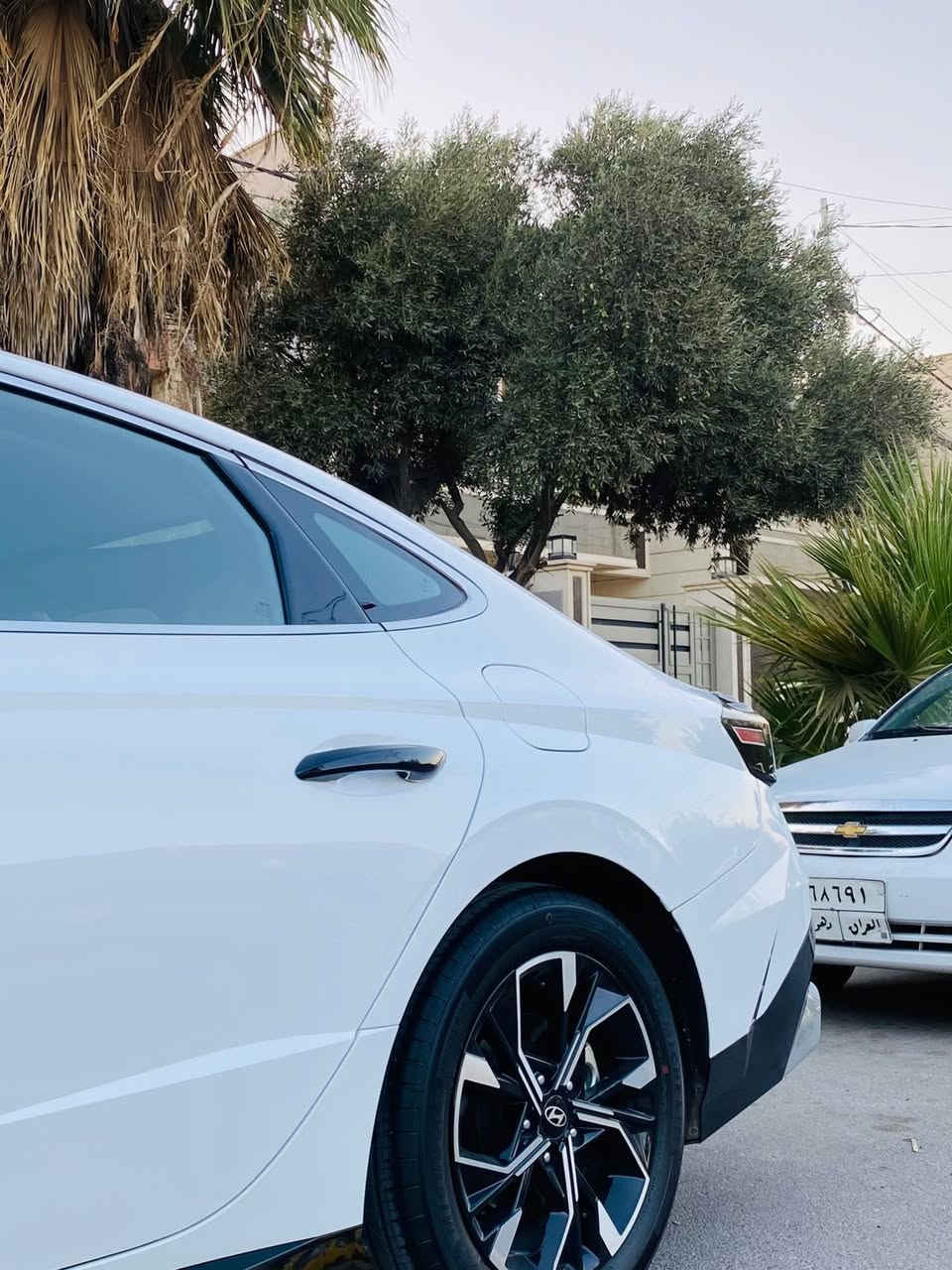 سوناتا 2024  محرك 2.5 بنزين
للبيع Hyundai Sonata 2025 فئة SEL بحالة ممتازة جداً

الممشى: 20 كم فقط

 المحرك: 2.5 لتر بنزين

 ناقل الحركة: أوتوماتيك

 ترقيم:  رقم اربيل 

 الملكية: السيارة باسمي 

 الضرر :صور الضرر موجوده بالمنشور سيارة ضربته خفيفه وتصليح 100‎%‎

 • ضرر قبق الجنطة فقط بدون ايرباك 

 المواصفات:SEL

 كاميرا خلفية

 حساسات خلفية

 شاشة

 تحكم ستيرن

 تشغيل بصمة

تبريد لمس

رادارت امامية خلفية + جوانب 

داخل مخمل ابيض 

سايد بريك الكتروني

اتو هولد

مقاعد كهرباء 

السيارة جديدة بدون اي نقص 

السعر 225$ وبيها مجال 

العنوان / واسط - الصويرة 

***********
