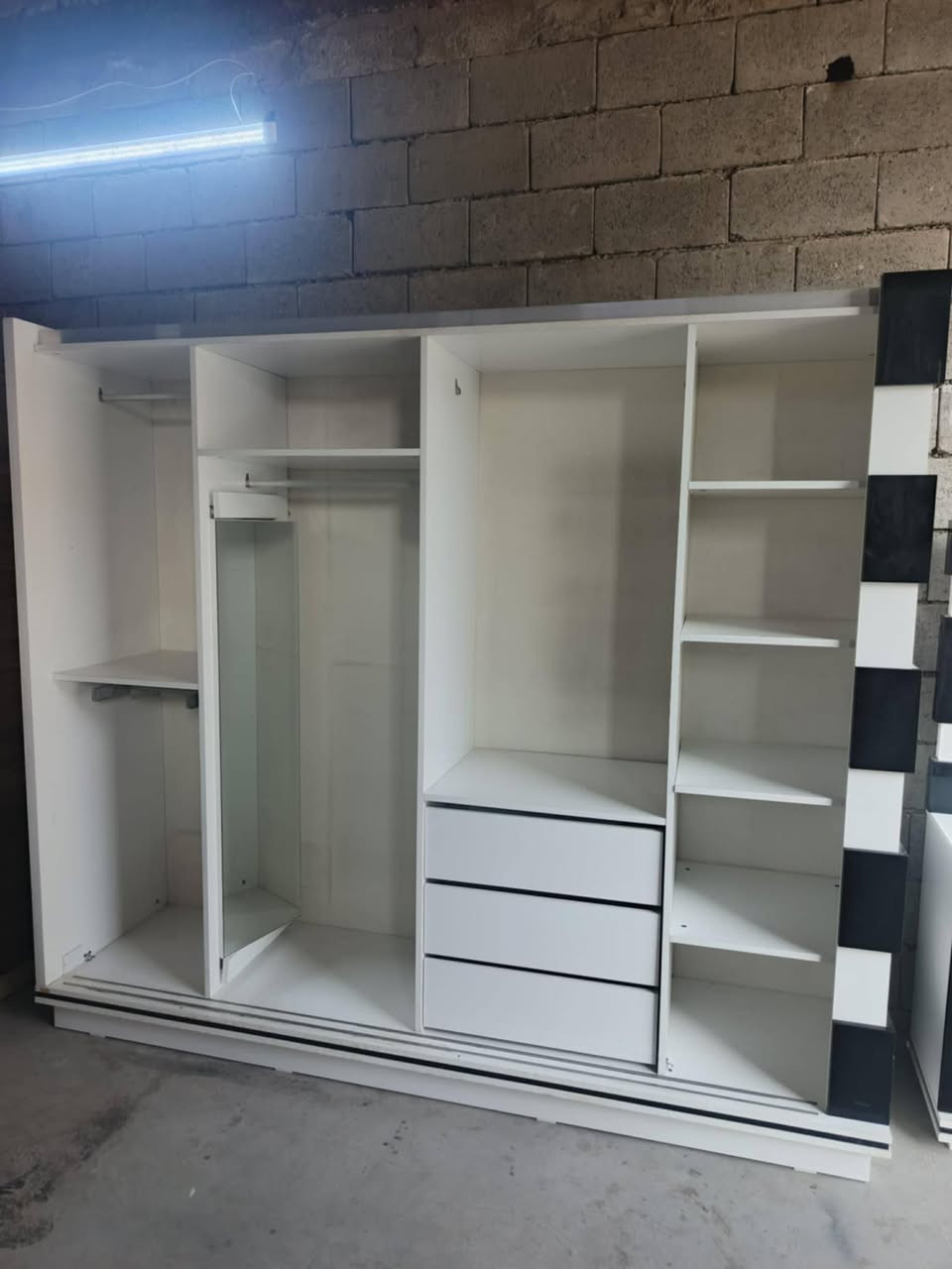 غرفه نوم للبيع نظيف كلش كامل سعر 500 الف شراي يخابر رقم ***********
