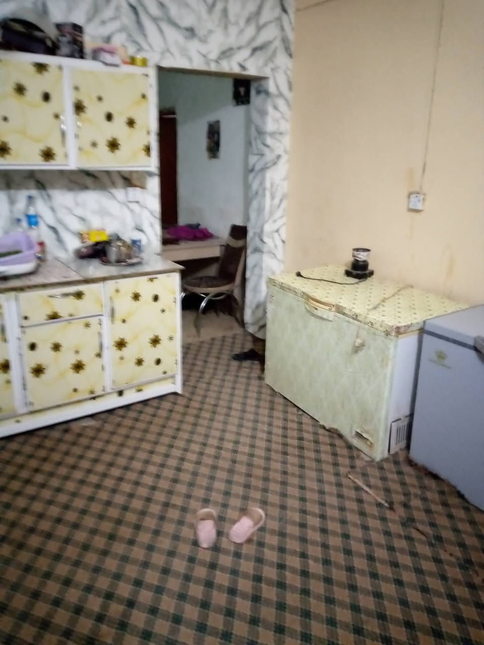 بيت زراعي سند 25 مرقم تطويب
خلف حي الحضارة قرب الصيطرة عبر المشروع حي الامام الباقر 80م عن التبليط
3غرف صالة استقبال مطبخ كراج مناور ستارة خدمات 
السعر 35
***********
