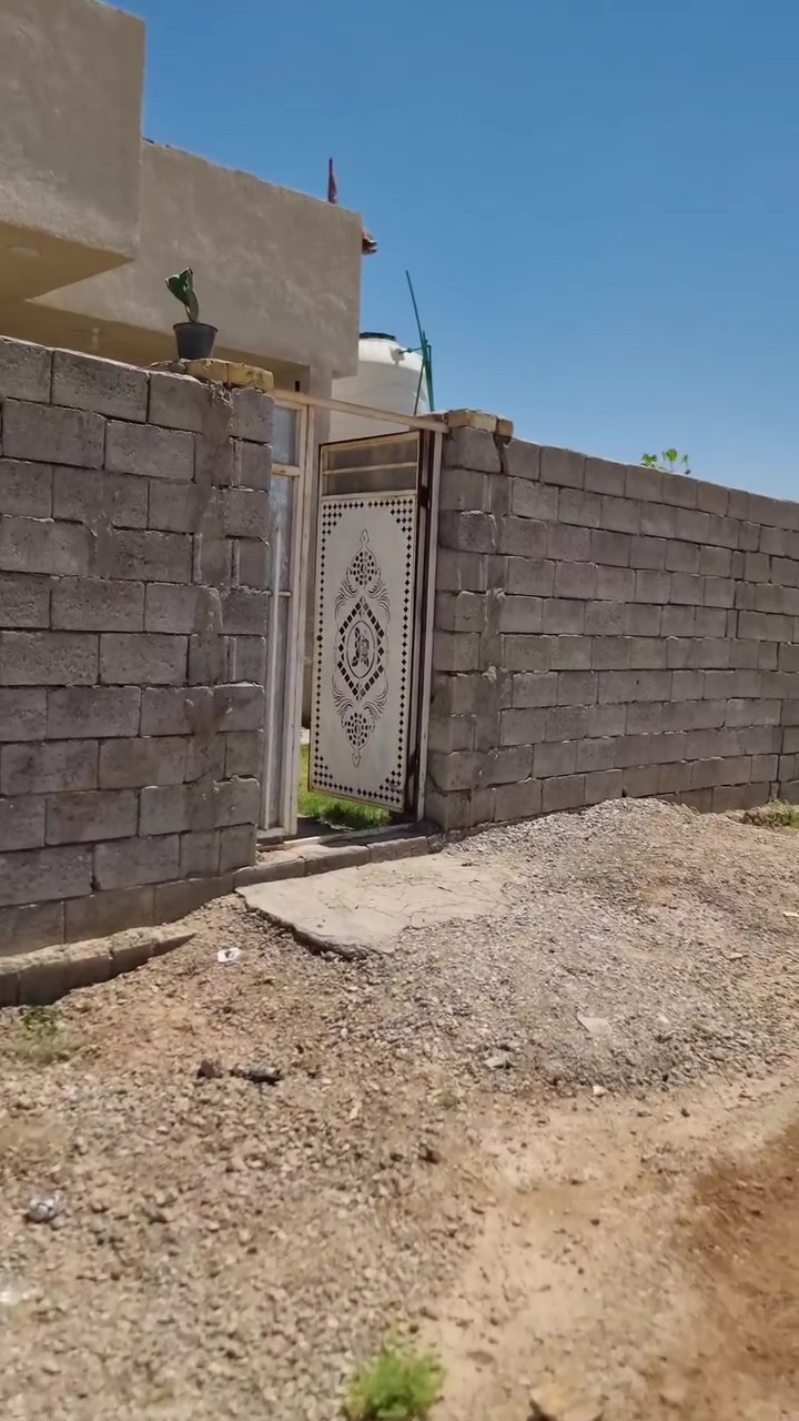 دونمين طابو سند ٢٥ مشيد عليهن ٦ منازل للبيع  موجوده كافة الخدمات 
في ناحية الوحدة منطقة النبع الصافي 
***********
***********
