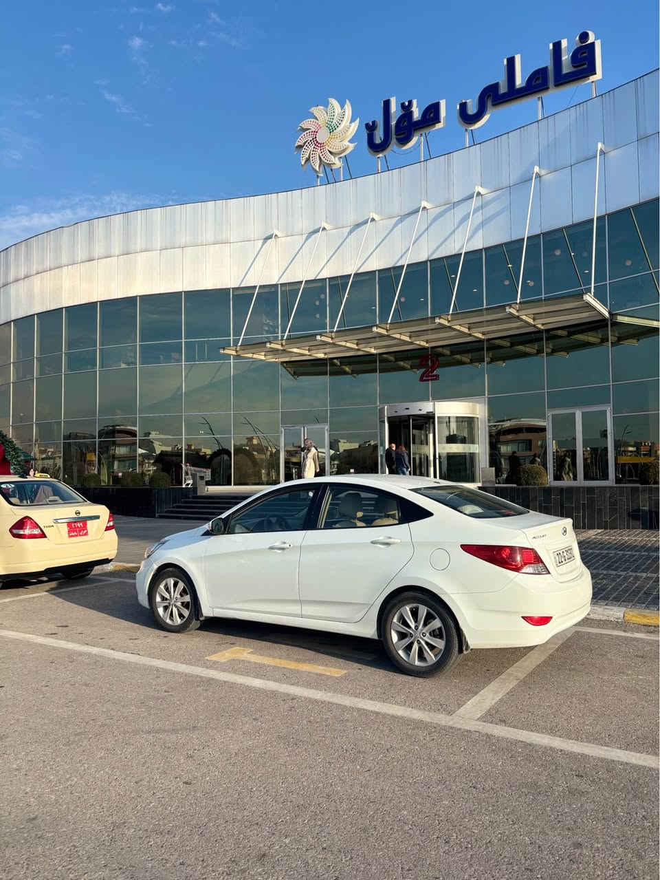 بەناوی خوای گەورە
هۆندای ئەکسێنت
مۆدیل ۲٠۱٤
تەنها ۱٠٠ رۆشتووە
مەکینە گەورە
بێ بۆیاغ 
سەنەوی تازەیە
ABS
مەکینەو گیڕ بەشەرت نەکراوەتەوە
سەیارەکە لەسەر دەقی شەریکە ماوەتەوە و هەرجی شوخت و ساردو قوپاوی نییە
٤تایەی لۆکی لەسەرە
بەشەرتی تەقەو رەقەی پشت و پێشەوە 
شوێن :ڕانیە
0750 187 18 30 رانية, السليمانية
