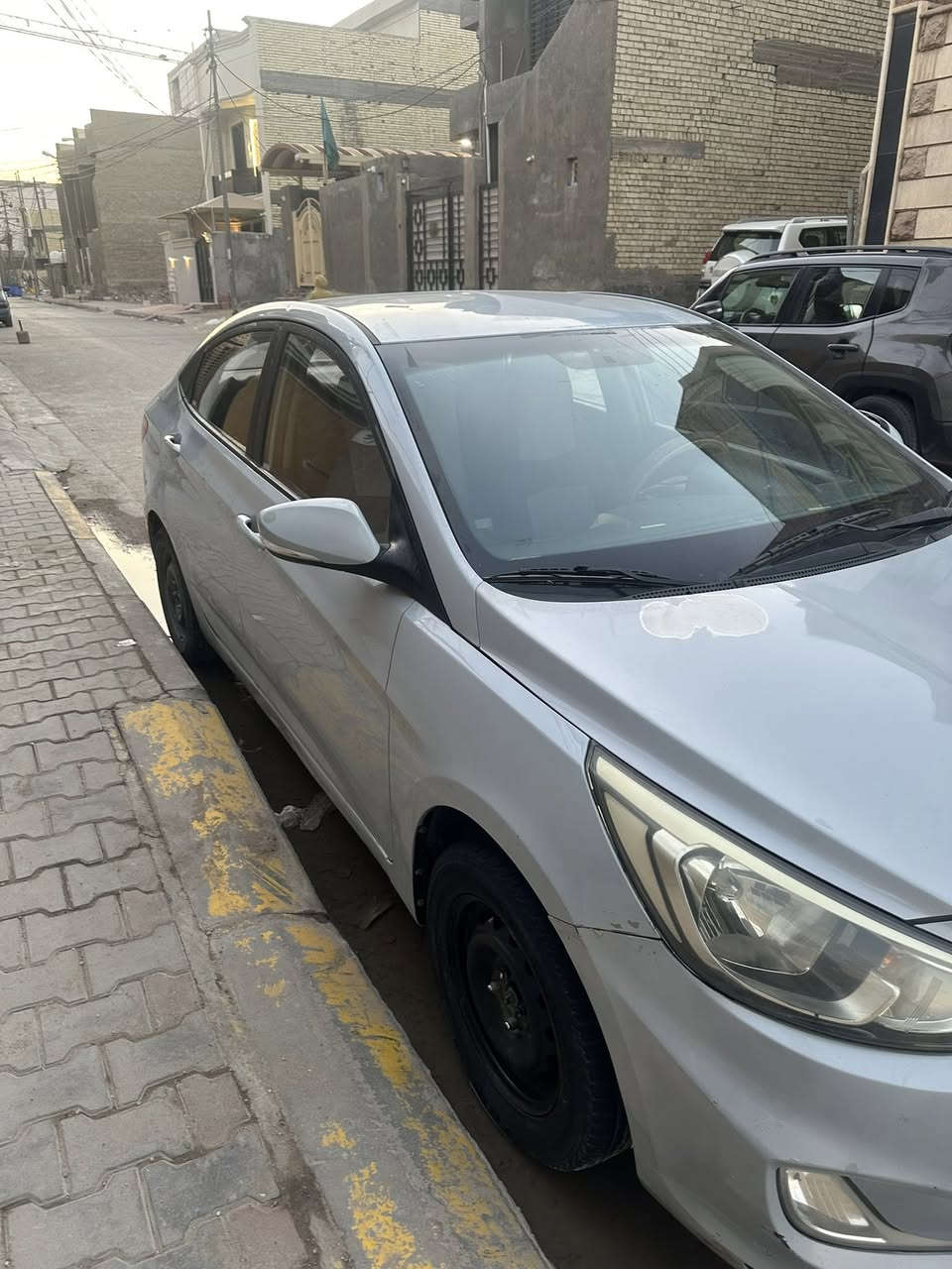 السلام عليكم
اكسنت موديل 2017 خليجي
صبغ بنيد وشبر اباب السايق جماليه  
وبيها تلحيظات بسيطة 
حدادية نص عمر وكلشي بالسياره موضح بالصور وكلشي كاتب بالمنشور مكينة وگير بشرط 
كل ضربه مابيها السياره عدا طخات بسيطه كلش بالهلالات عنواني كربلاء حي الأمين 
السعر ٩٩ وبيها مجال 
*********** متواجد واتساب
