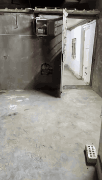 بيت للبيت مساحه ٨٠ مربع بيت بياض جديد صبه جديده كامل من كلشي مي كهرباء...