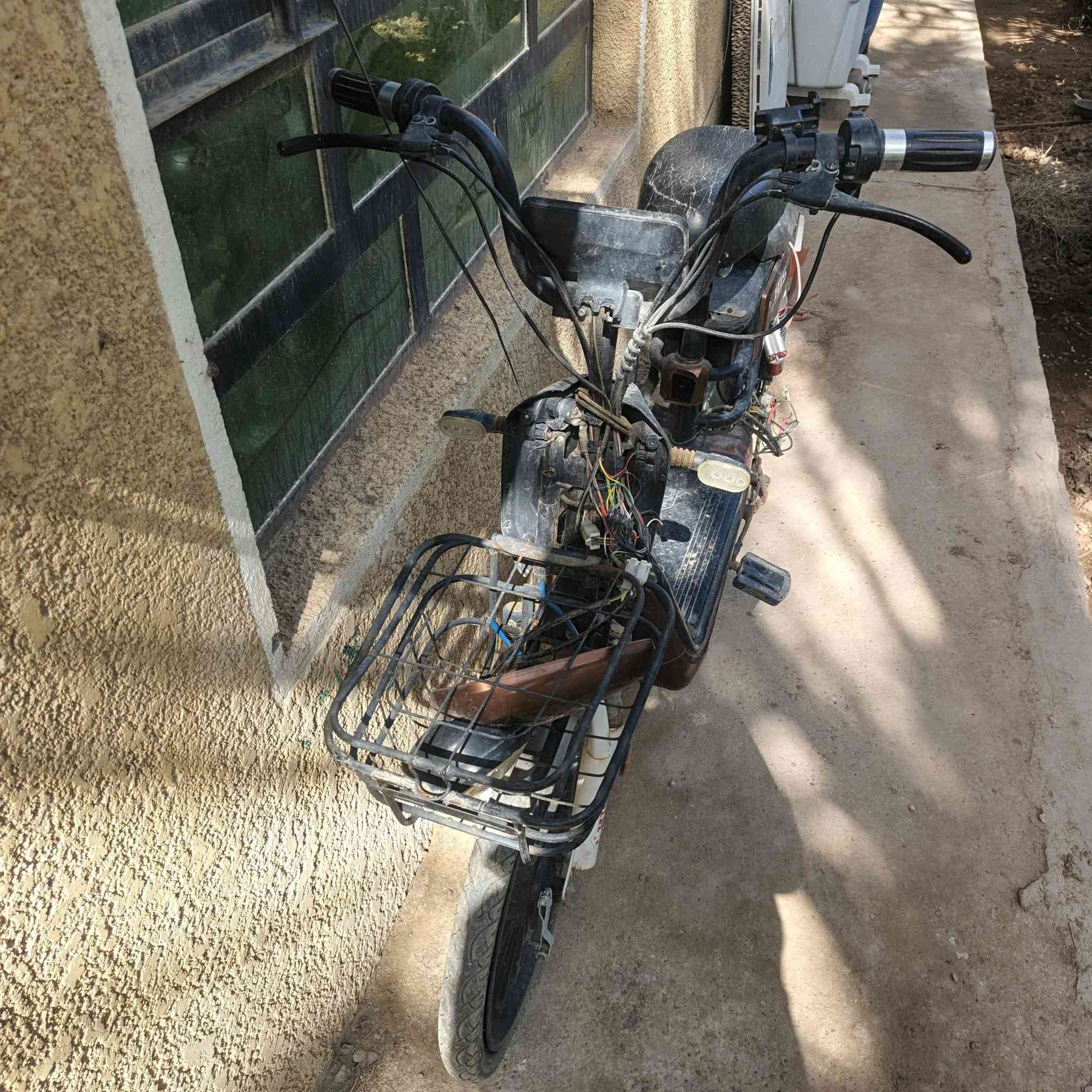 سلام عليكم اخوان دراجه شحن ماعرف حجمها عاطله نقص بطاريات وعقل سعرها 50 قفل مكاني بغداد الراشدية ***********
