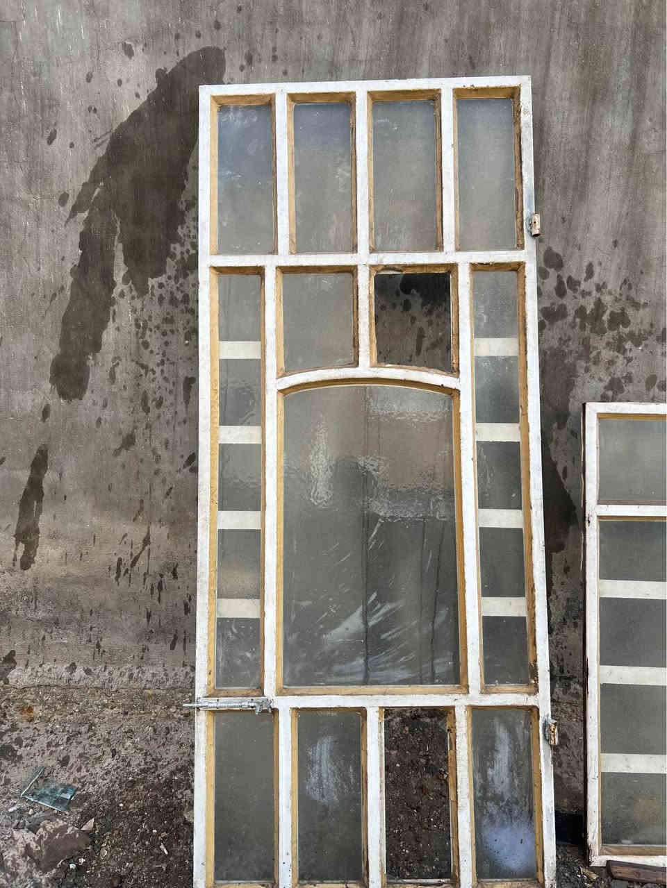 السلام عليكم باب وشباك وباب خشب جديد بسعر مناسب مكان بغداد *********** بغداد, العراق
