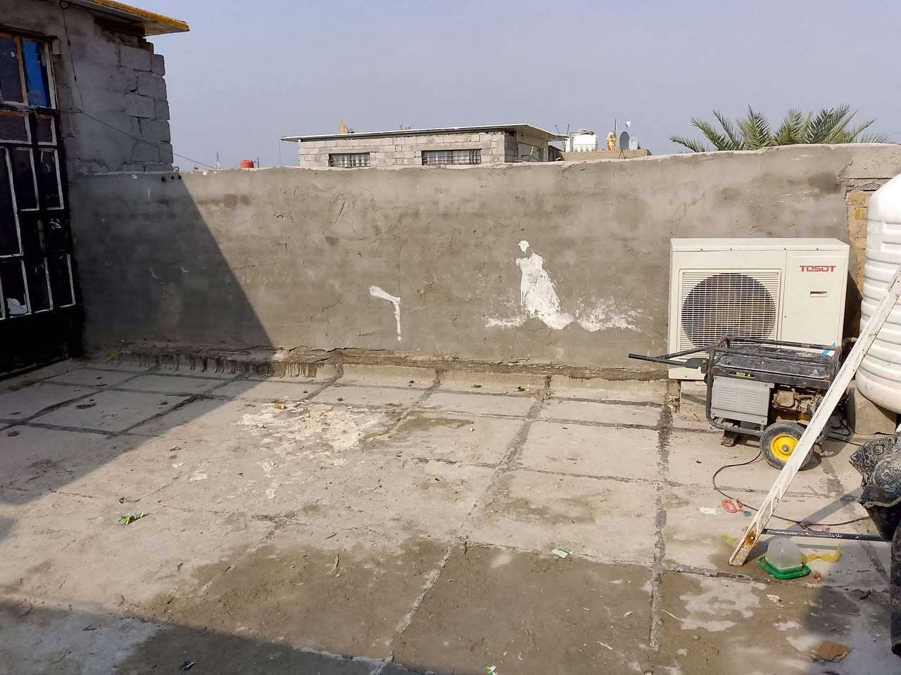 شقه للبيع عمارة اسعيده شارع المشجر عماره 7 شقه 11بسمي صطح معزول وبي بناء غرفه شقه نضيفه الاتصال ***********
