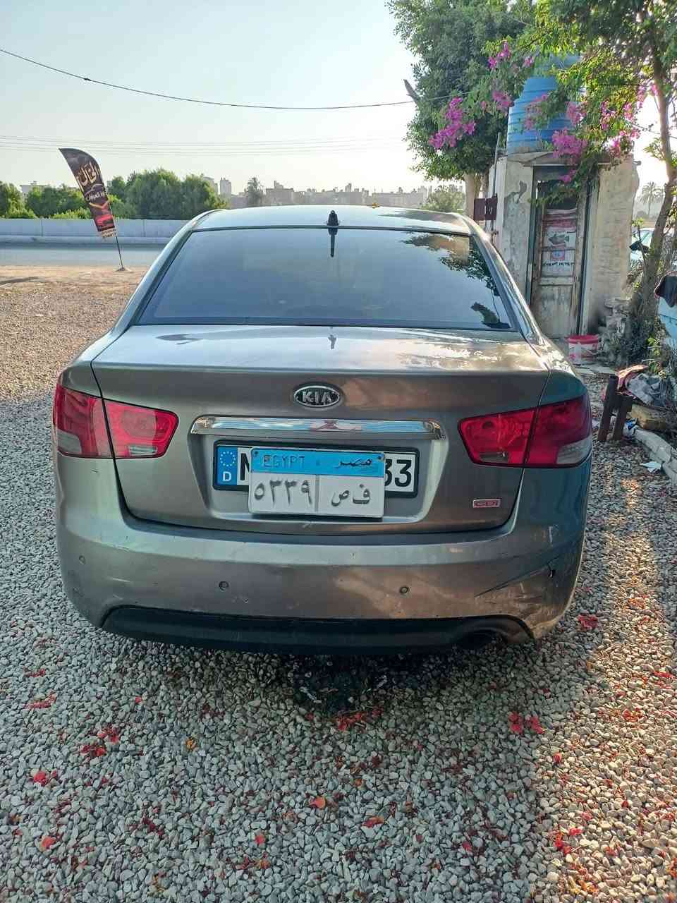 عربيه كيا فورتي 2012 برا وجوا بالكامل 
محلتش مسمار 
كامله ماعدا فتحه وبصمه
10 ايرباج
رخصه سنه مرور القاهره المعاينه قطور مكنه عفشه فتيس كله تمام مش محتاجه مصروف نهائي ربنا يبارك لصاحب النصيب رقم التواصل 01020265032


**إذا كنت صاحب هذا الإعلان وتريد حذفه لأي سبب، رجاءا أرسل رسالة إلى الدعم الفني**