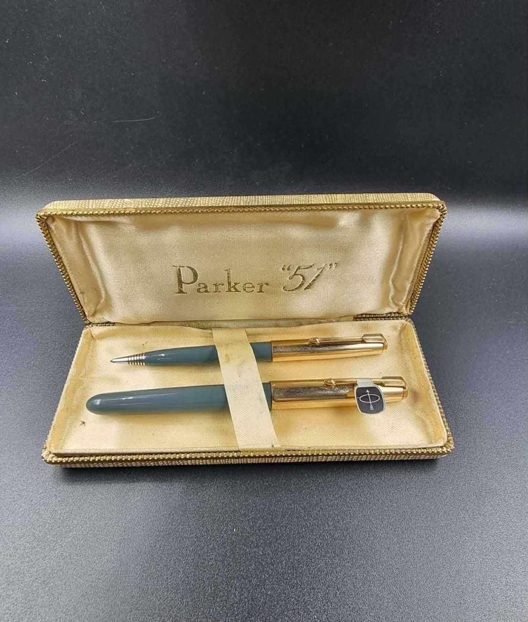تحية طيبة  ،،، 
                   #سيت،_اقلام_باركر51 PARKER 
           الصنع ؛ امريكي #اصلي  ، MADE IN USA  ، 
       #جديد غير مستخدم  ، إنتاج #قديم ، بالعلبة #الأصلية  ، 
     حبر + رصاص  / تغليف #ذهب  / لون مميز ونادر #رمادي ، 
السعر : 365 الف ، 
يوجد توصيل  .


**إذا كنت صاحب هذا الإعلان وتريد حذفه لأي سبب، رجاءا أرسل رسالة إلى الدعم الفني**