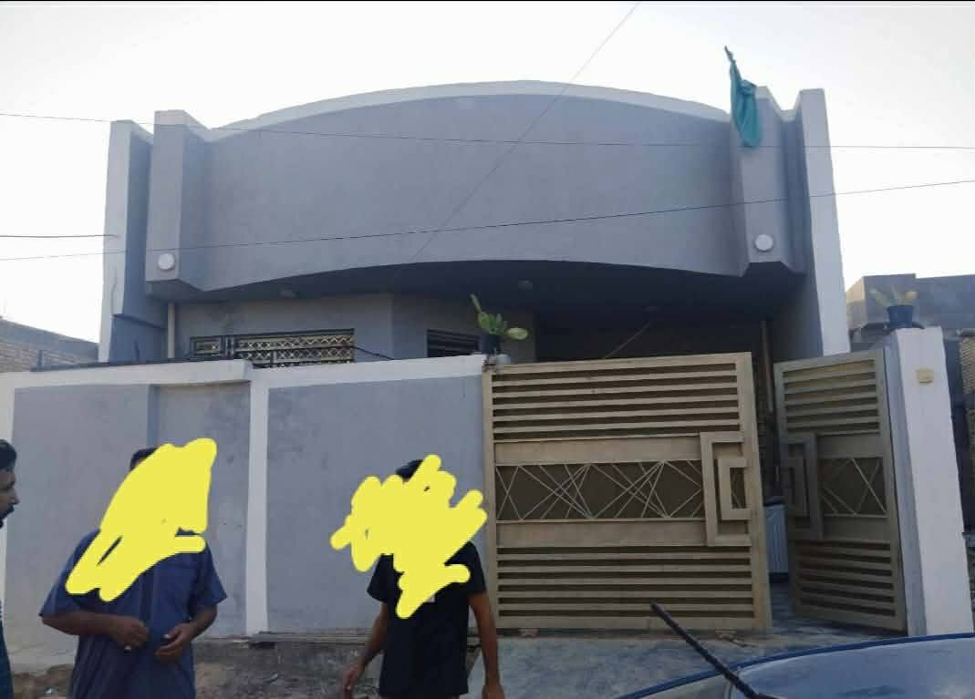 يتوفر  بيت 150 متر بابل ابو غرق  بحي المرتضى طابو صرف كراج سيارة صحيات مطبخ ستقبال صالة درج صحيات منور 2 غرف نوم 2 و فوك بيتونة وصحيات  وغرفة سكف سندويج  وسطح السعر 88 وبي مجال البيت كلة صب من عدة الغرفة الفوك   رقم الهاتف***********
