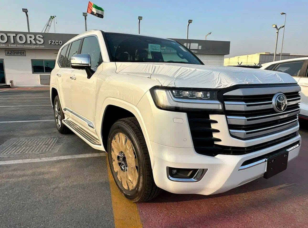 Land Cruiser (LC300) 
Year: 2026
Trim : VXR Twin Turbo ( petrol ) 
Engine size 3.5L
Spec: GCC
Full option 
Zero 🦅🦅


**إذا كنت صاحب هذا الإعلان وتريد حذفه لأي سبب، رجاءا أرسل رسالة إلى الدعم الفني**