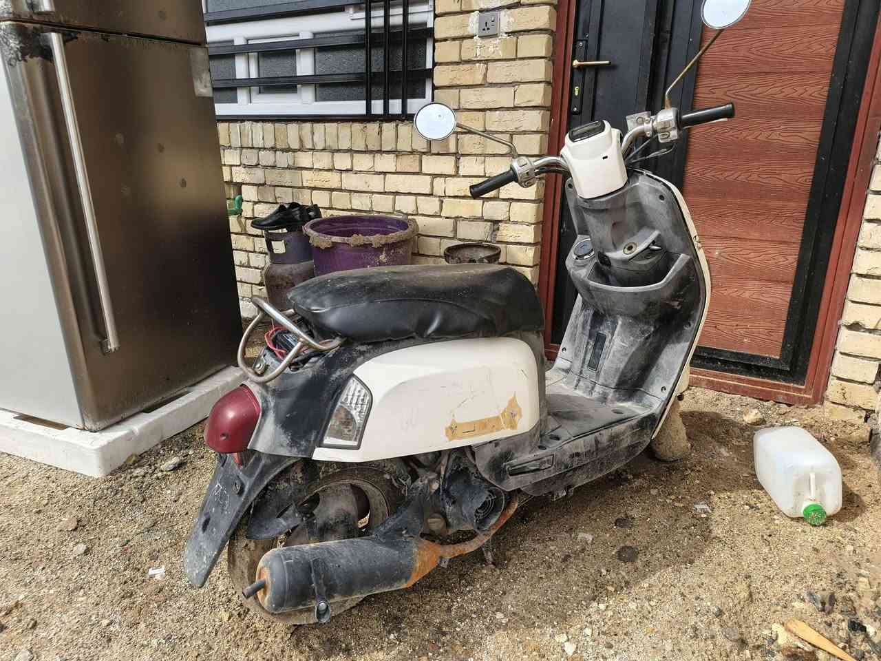 دراجة بوليسي نوزل الدراجة ما مفتوحة بيها نقص بطارية فقط 
وتفحص يالله تاخذ السعر 600 بيها مجال للشراي مكاني كربلاء الكمالية
***********
