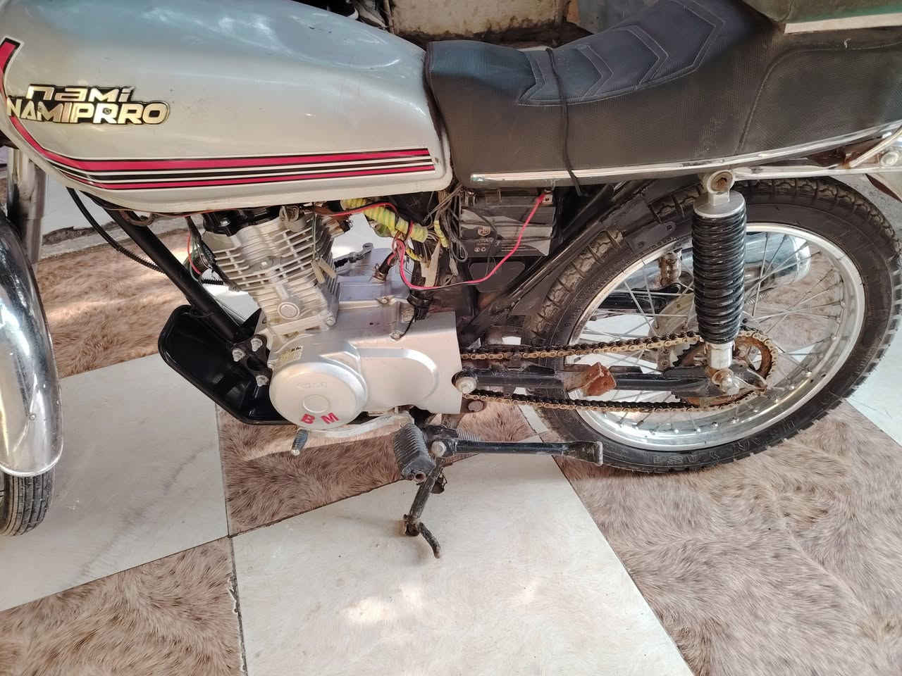 دراجه ايراني رقم وسنويه تعمير 25كلشي مامفتوح بيها دراجه وصخه سويت حادث قبل شهرين وتاركها مكاني الجبيلة ***********
