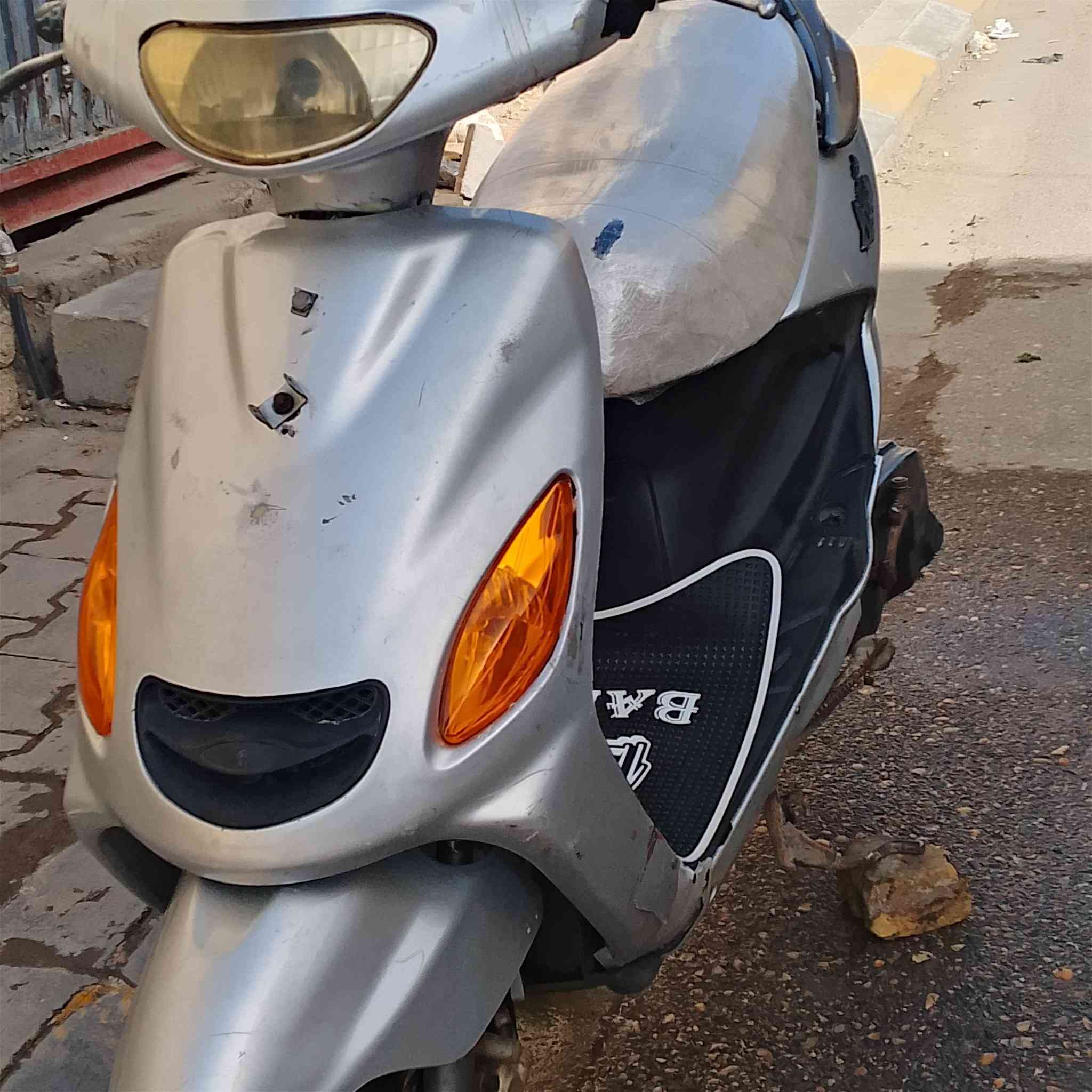 السلام عليكم
دراجه اكزز للبيع الدراحه حلوه

 مكينه مفتوحه   زوج تايرات جدد 

لايت شغال اشاير شغالات

  النضافه كما موضح باصوره  

السعر 400وبه مجال قليل 

مكان ناصريه مركز 

رقم الهاتف /***********
