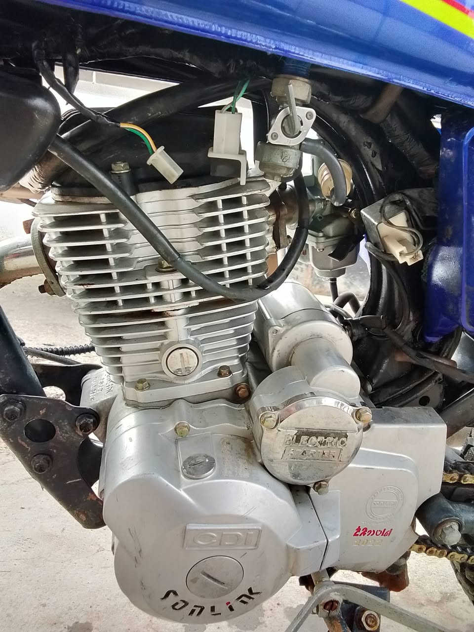 سلام عليكم دراجة ايراني سونك 5كير موديل 22اوراق موجودة مال شركة بس كارتونية ومنفيس دراجة مكفولة من التاير الكدام الحد التاير الورة شلعة ومعدل خير من اللة ترايك وين ما يعجبك زوج تايرات جديدات السعر 675وبيهة مجال شي بصيط حك جيتك مكاني بغداد الدورة الاتصال ***********واتساب *********** مستعجل علة بيعتهةالشراي يدلل
