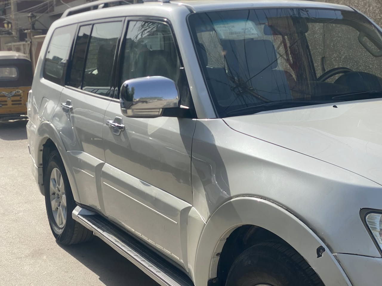 باجيرو حبتور موديل ٢٠١٠ واحد على واحد فول مواصفات مكينة ٣٥٠٠ المرغوبة تبريد ثلج السيارة بلادية مكفولة من الضربه والصبغ والتبديل ما عدا رصعات تحتوي على منضومه غاز سعه 60 لتر  السعر 137 مع مجال مع مراوس *********** ابو علي
