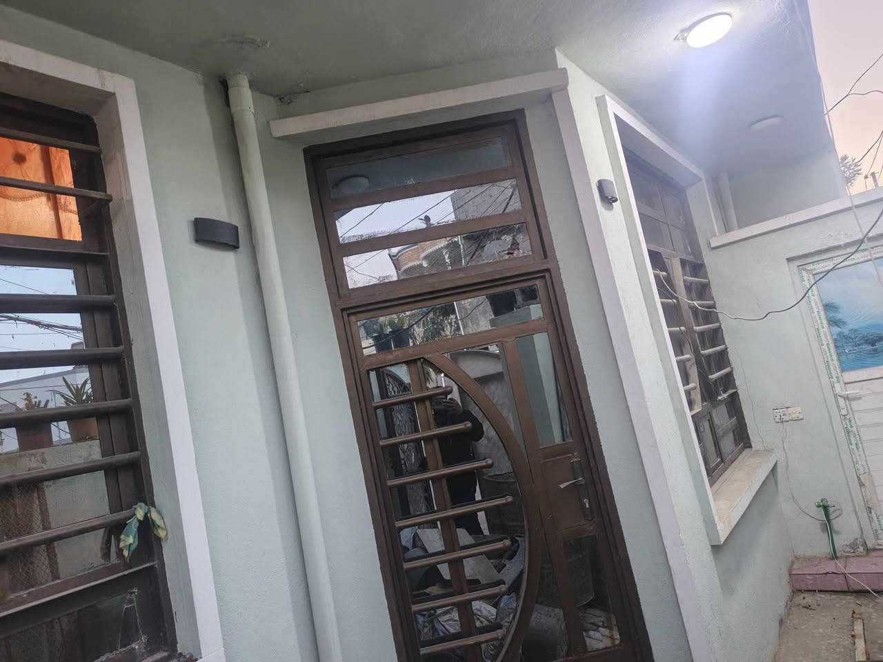 زراعي سند ٢٥ المحمودية حي بلال فرع الحسينيه
التفاصيل 
المساحه ١٠٠م وجه ١٠ نزال ١٠
استقبال + مطبخ + صاله + غرفه نوم + حمامات داخليه + خارجيه + غرفه طابق ثاني مسكوفه ساندويش
السعر ٤٧ وبي مجال 
للاستفسار الاتصال على الارقام 
***********   / ***********
