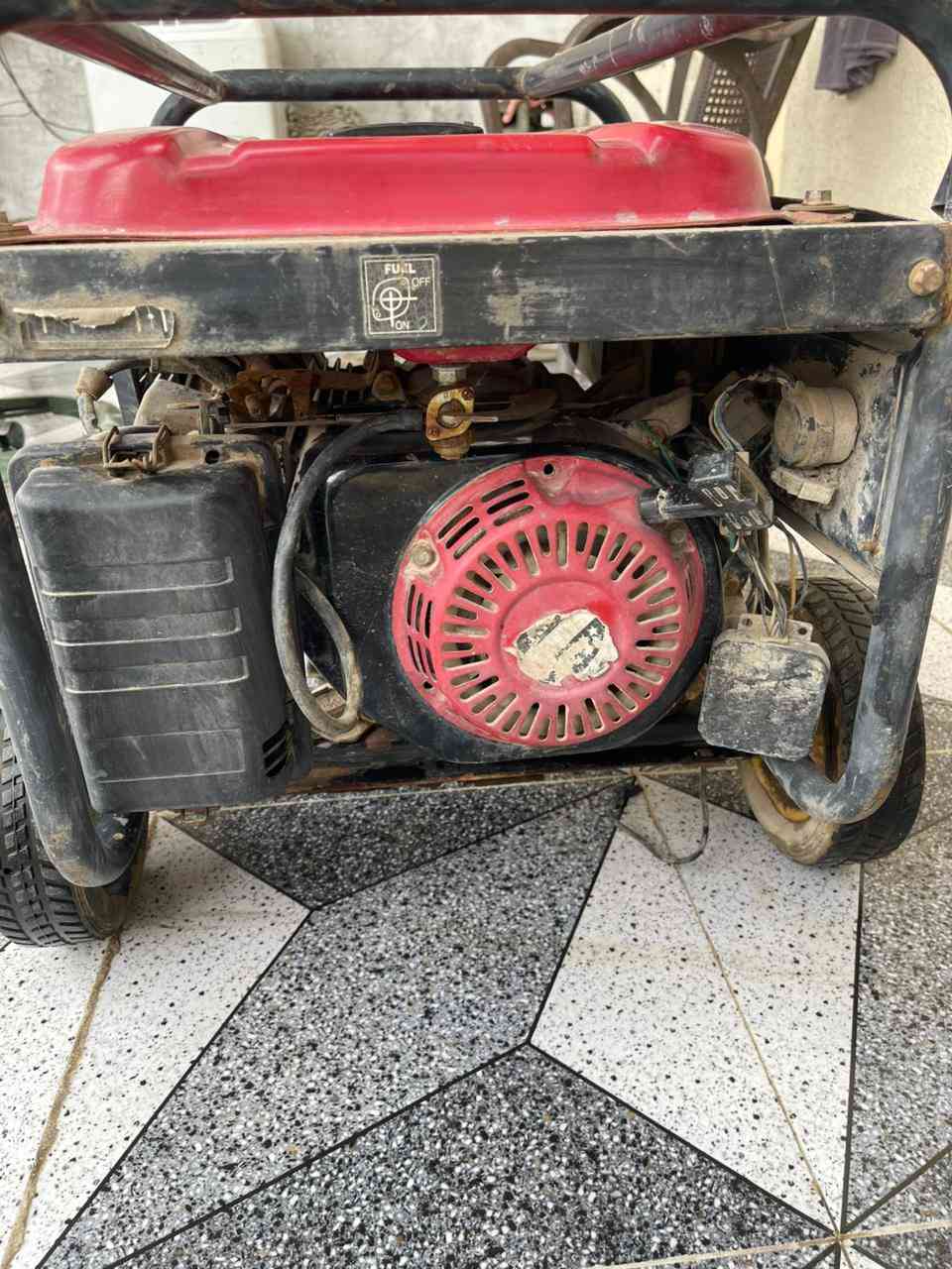 السلام عليكم مولد 3 كيڤي 12 امبير بانزين السعر 150 وبيها مجال مكاني بغداد المدائن
***********
