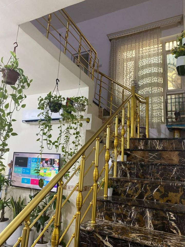 دار للبيع
كفاءات حي الوحدة مساحة ١٥٠م مطلوب مبادرة المصرف العقاري
الواجهة ٧ ونص والنزال ٢٠ 
الطابق الاول : مطبخ واستقبال وهول داخلي وغرفه نوم وصحيات ٢ منعزلات 
الطابق الثاني : غرفه نوم وصحيات وهول داخلي وسطح فارغ يصلح مستقبلا غرفتين اضافيات
للاستفسار :
***********
***********
