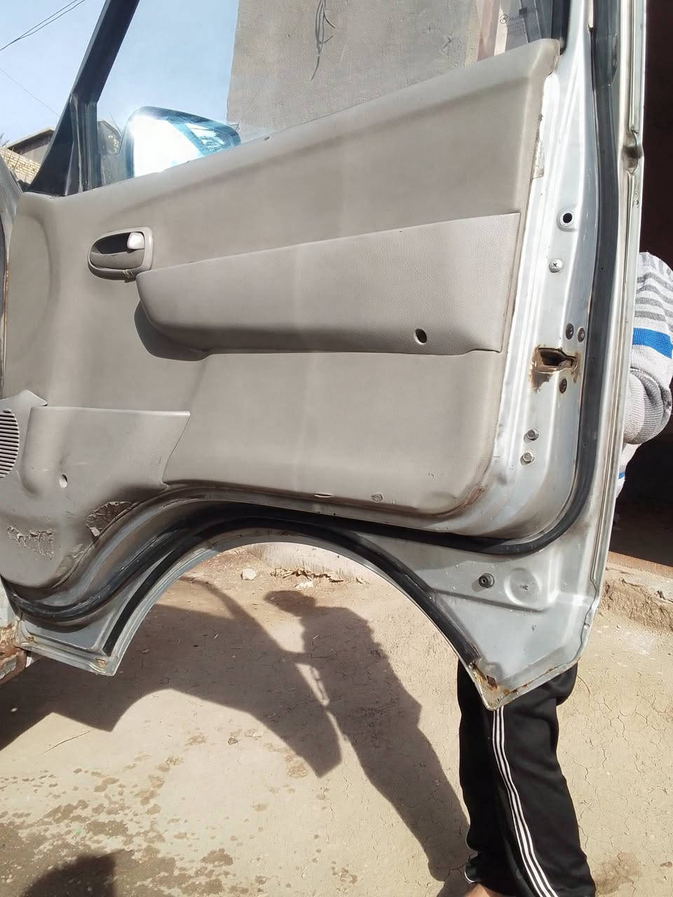 سلام عليكم بيبان جددا سعر 550 ألف بابل رقم تلفون ***********
