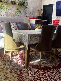 طاولة طعام • ٥ كراسي • كراسي جلد