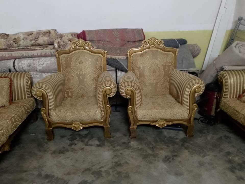 ئەم تاقمە قەنەفە بۆفرۆشت
پاک وبێ عەیبن
سعری 175هەزار
شوێن نزیک سمود ،،،

ژ.م ***********
