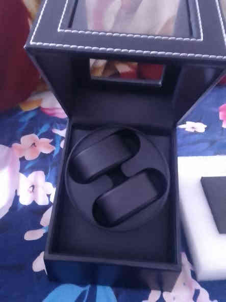 حافظة  أو عارضة ساعه جديده مع الكتلوك بالكارتون للبيع 20 الف فقط 
***********
