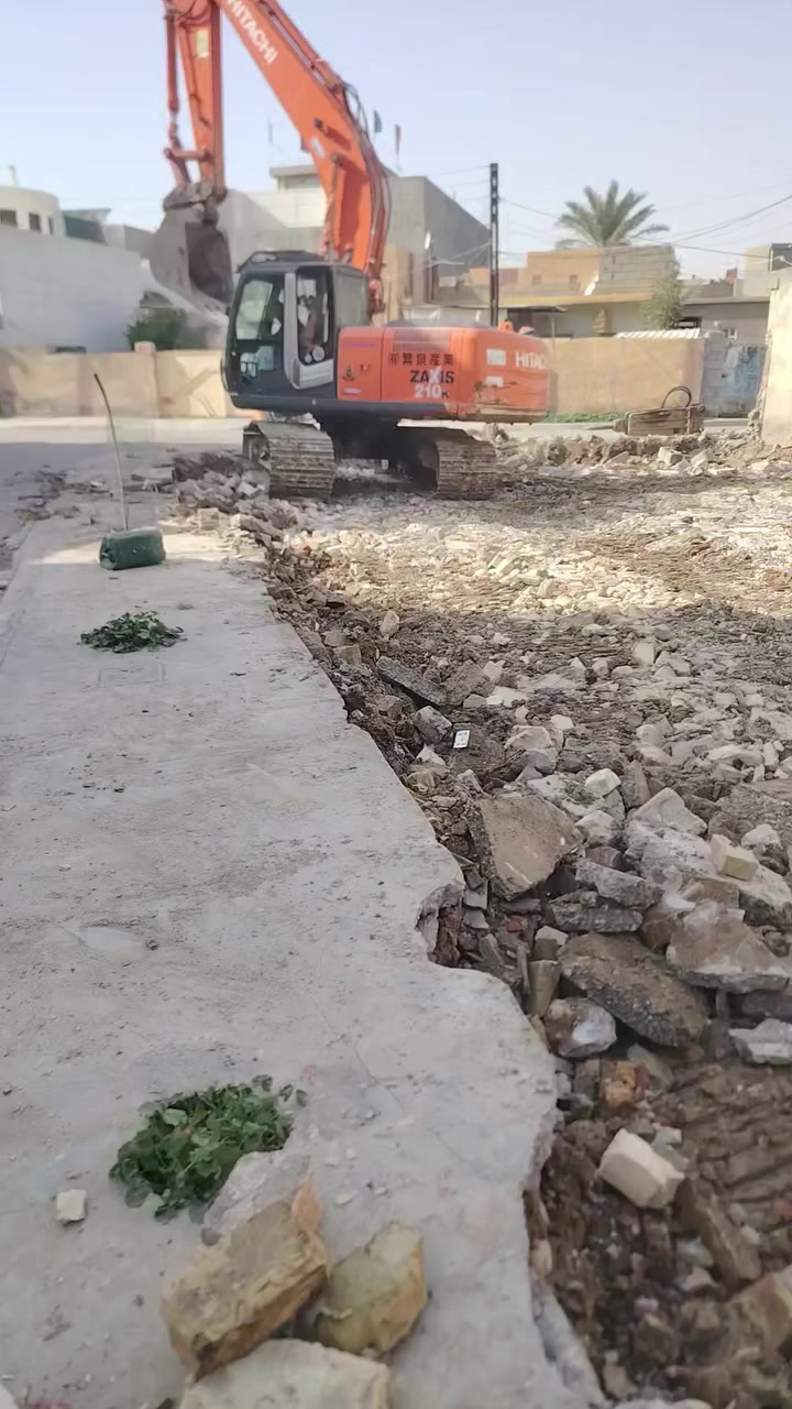 تفليش وقطع البيوت القديمه بموادها مع تعديل الارضيه ***********
