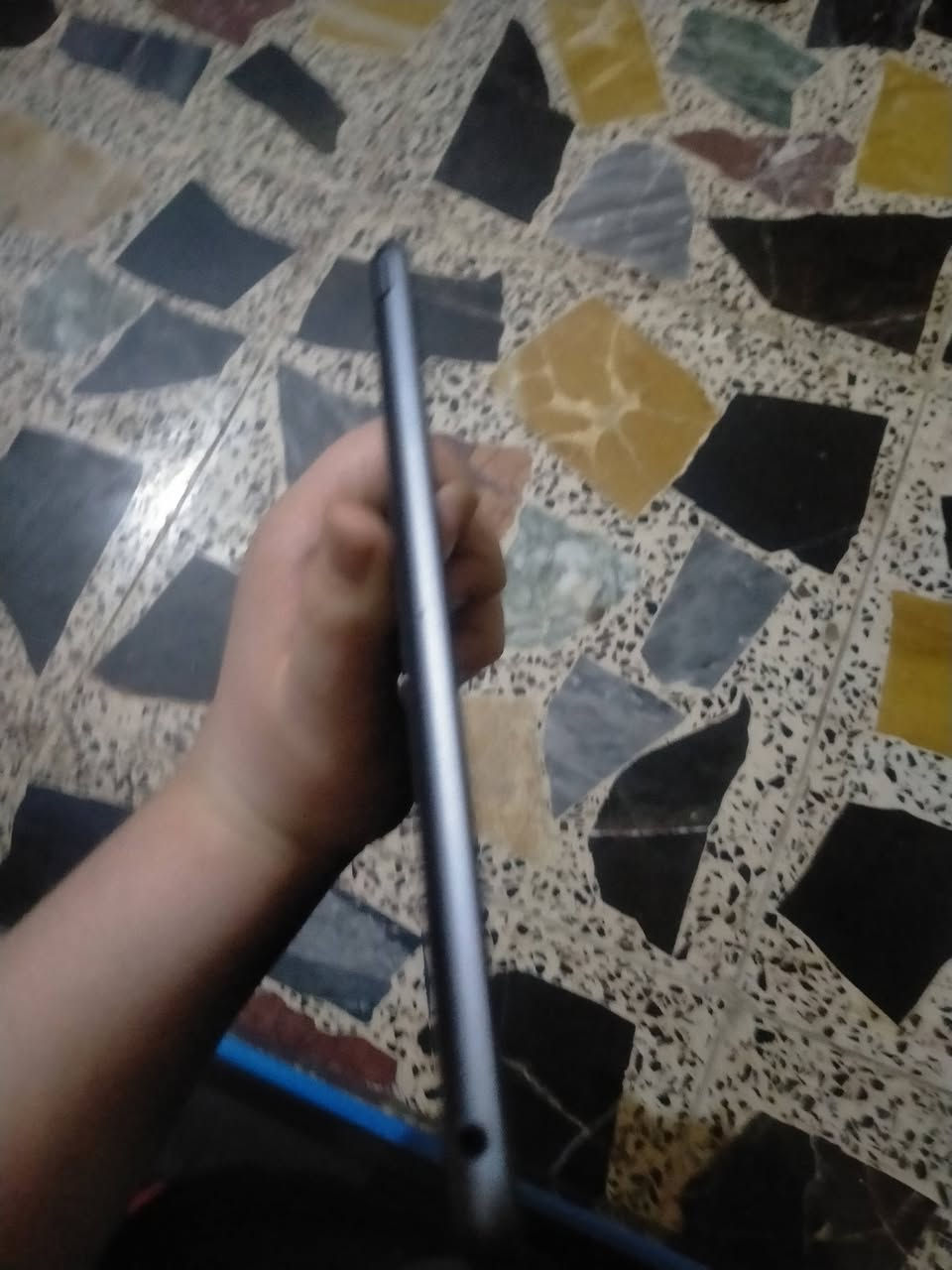 سلام عليكم ايباد ٨للبيع ذاكره ٣٢ ايباد كلشي مابي مابي خدوش يجي ويا كفر شاحنه سعره فقط150الف وبي مجال استفسار أتصل على رقم الهاتف ***********ايباد اصلي من شركة أبل مكاني بغداد  الإعلام حي الري ايباد  يشغل 60فريم
