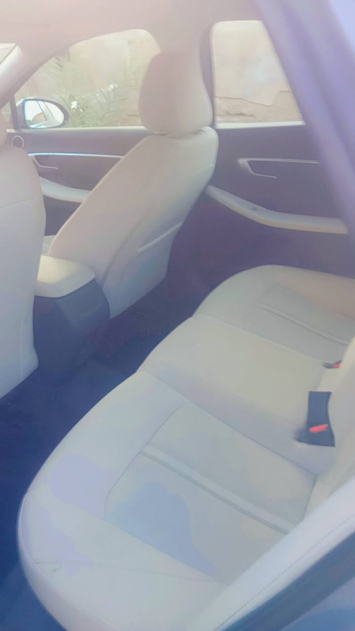 السلام عليكم سوناتا24 شهداء لبيع رقم  قادسيه السياره ماشيه 6000 السعر 195 وبيه مجال قليل محرك 2500  العنوان عفك الاستفسار اتصل عل رقم ***********
